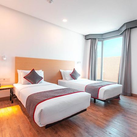 Super Oyo Townhouse 1 Hotel Salemba Jakarta Eksteriør bilde