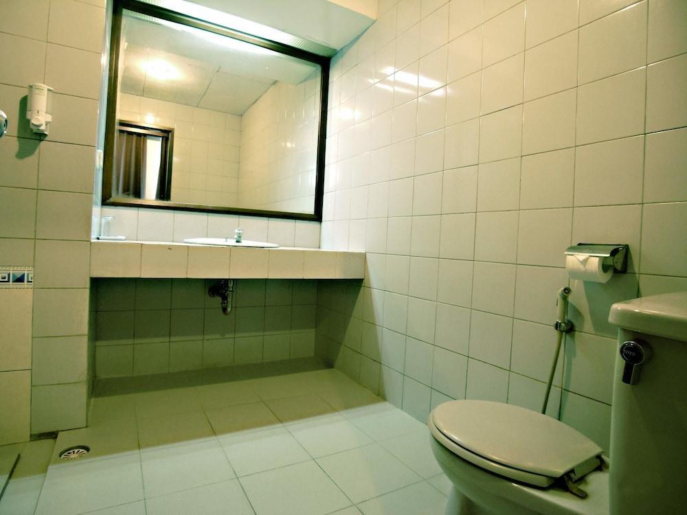 Super Oyo Townhouse 1 Hotel Salemba Jakarta Eksteriør bilde