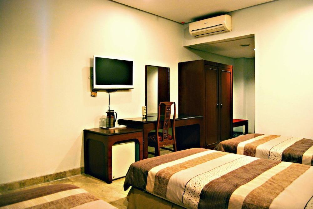 Super Oyo Townhouse 1 Hotel Salemba Jakarta Eksteriør bilde