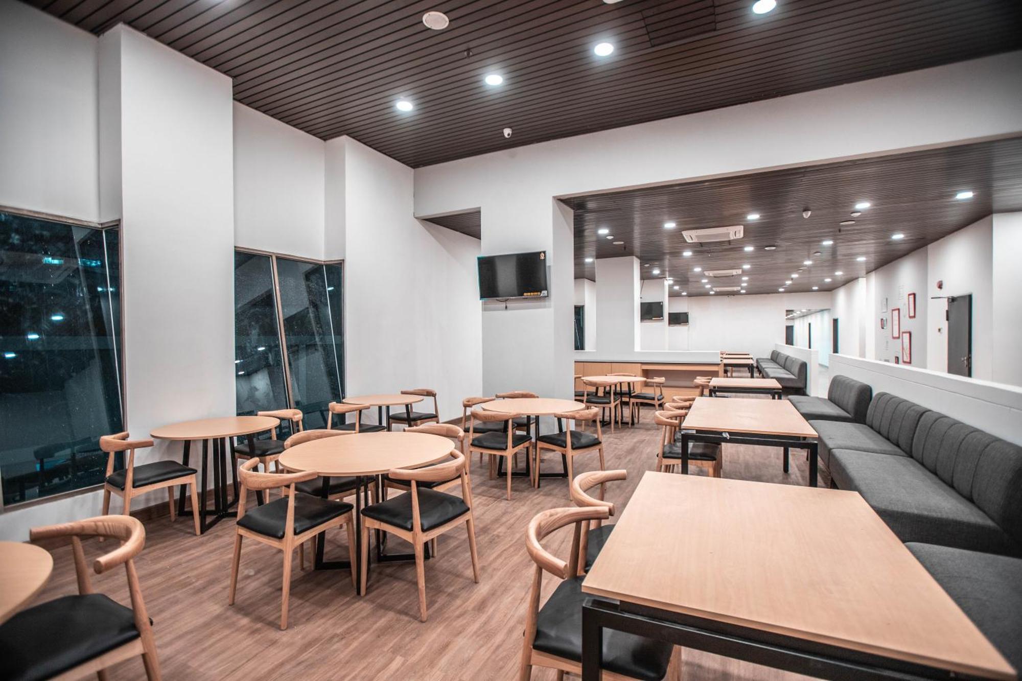 Super Oyo Townhouse 1 Hotel Salemba Jakarta Eksteriør bilde