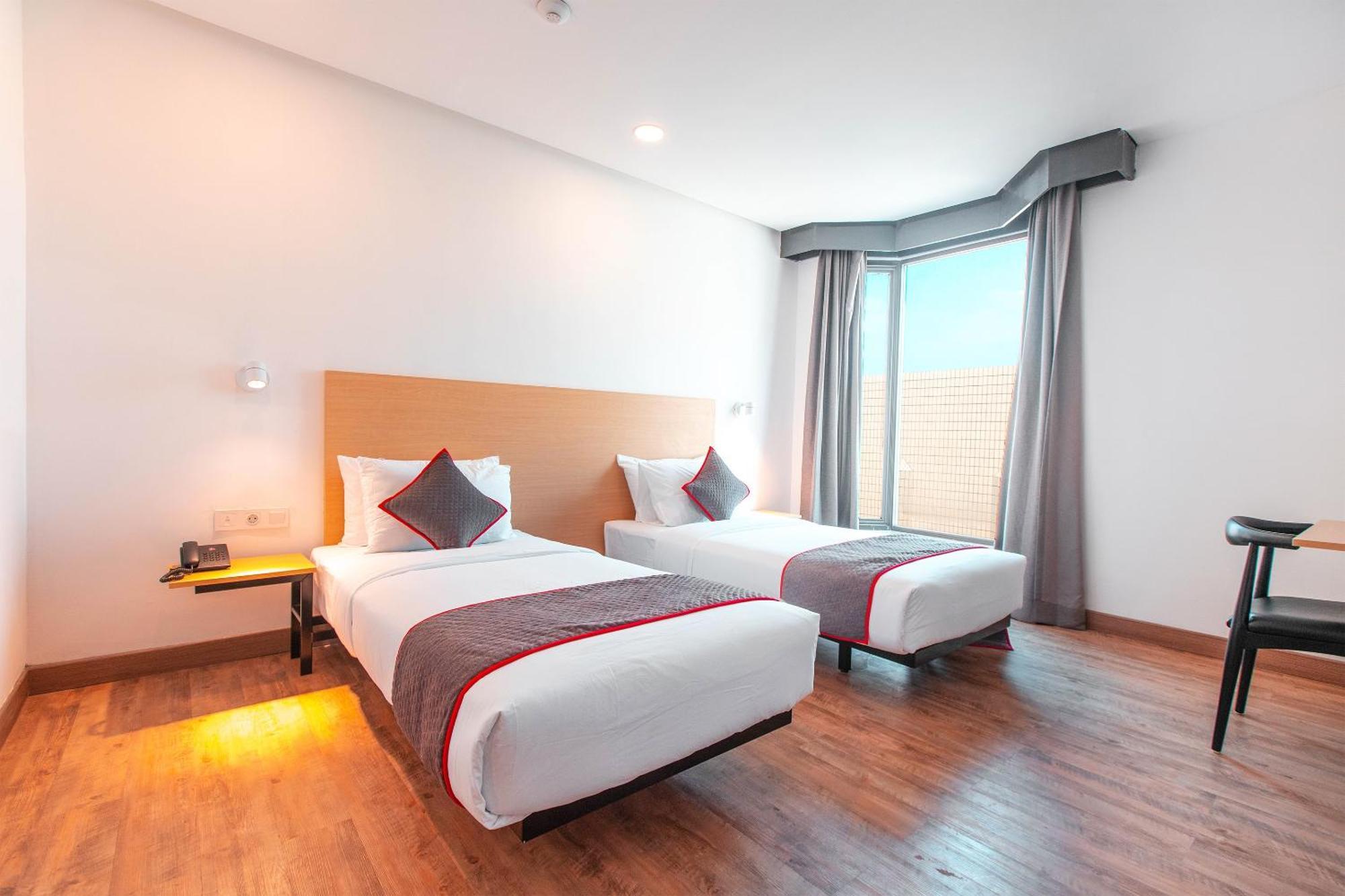 Super Oyo Townhouse 1 Hotel Salemba Jakarta Eksteriør bilde