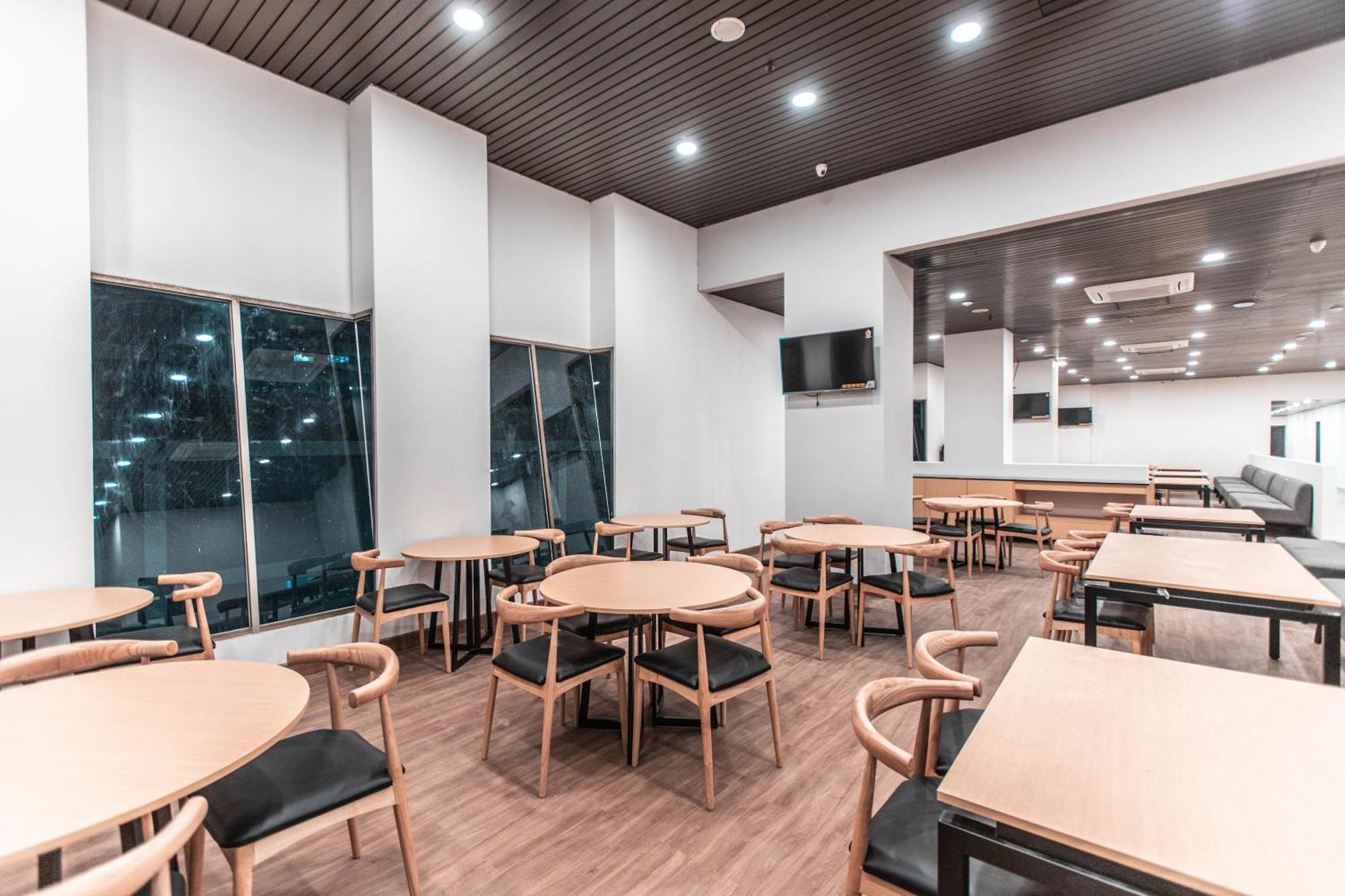 Super Oyo Townhouse 1 Hotel Salemba Jakarta Eksteriør bilde