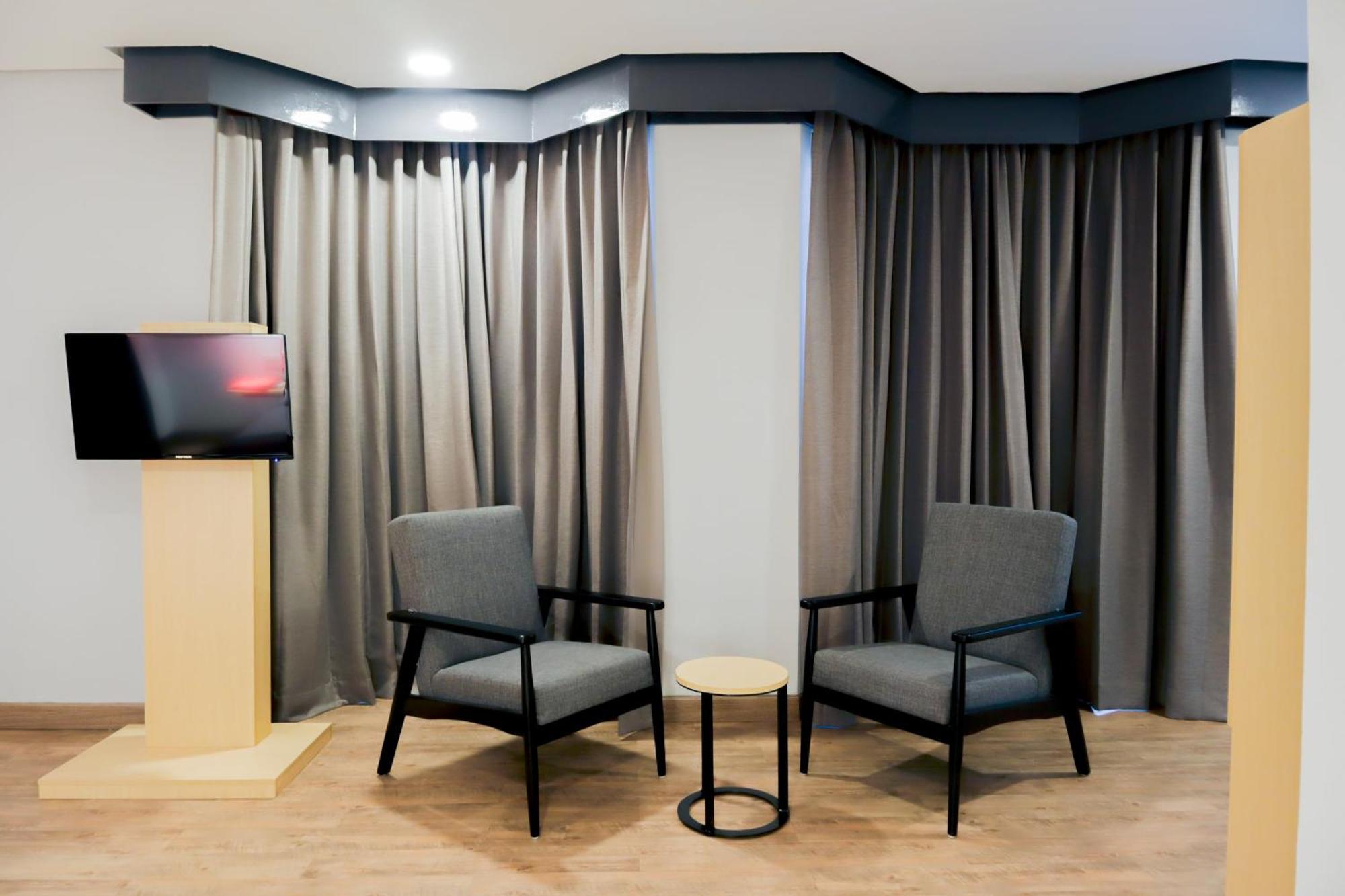 Super Oyo Townhouse 1 Hotel Salemba Jakarta Eksteriør bilde