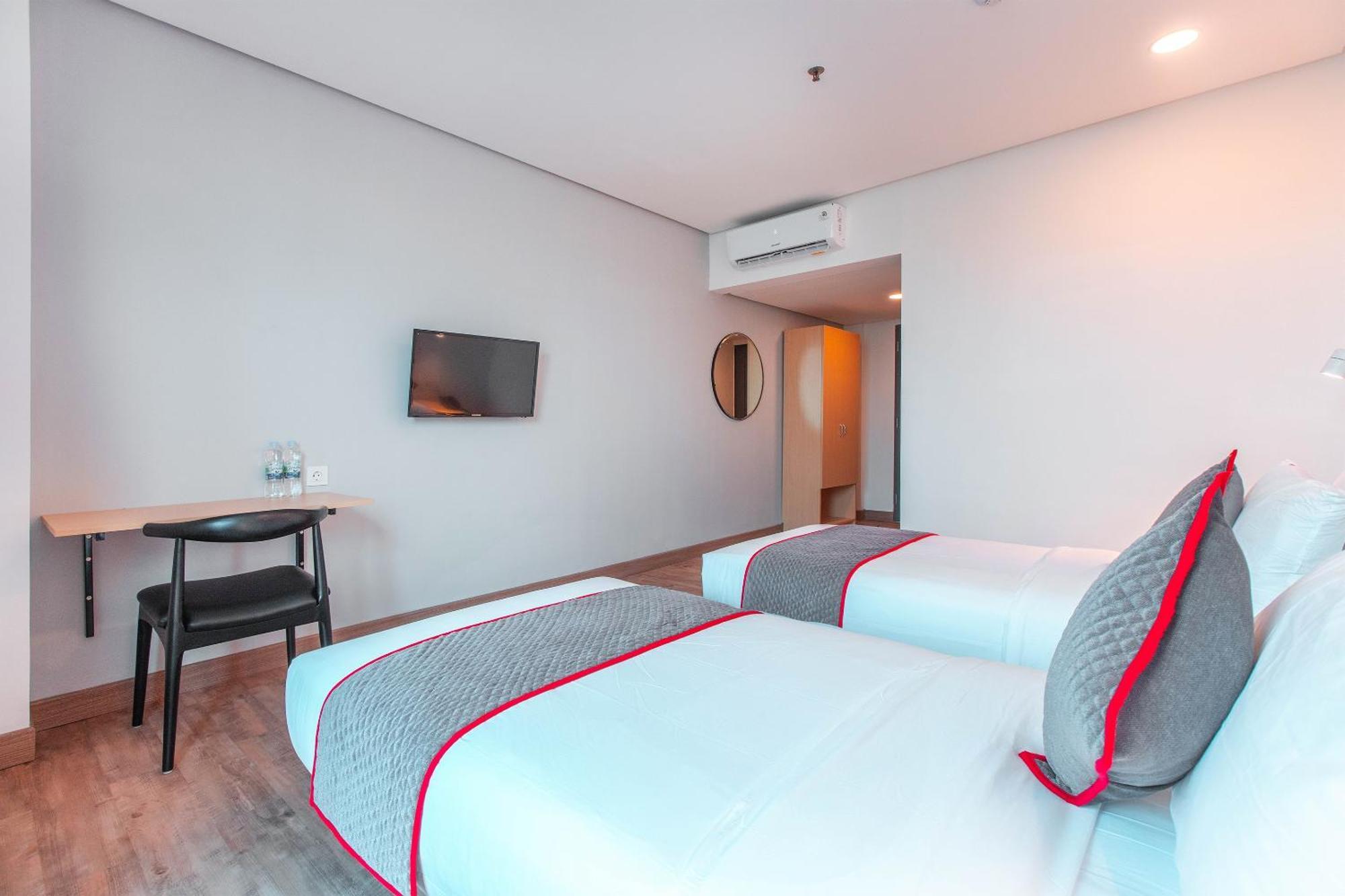 Super Oyo Townhouse 1 Hotel Salemba Jakarta Eksteriør bilde