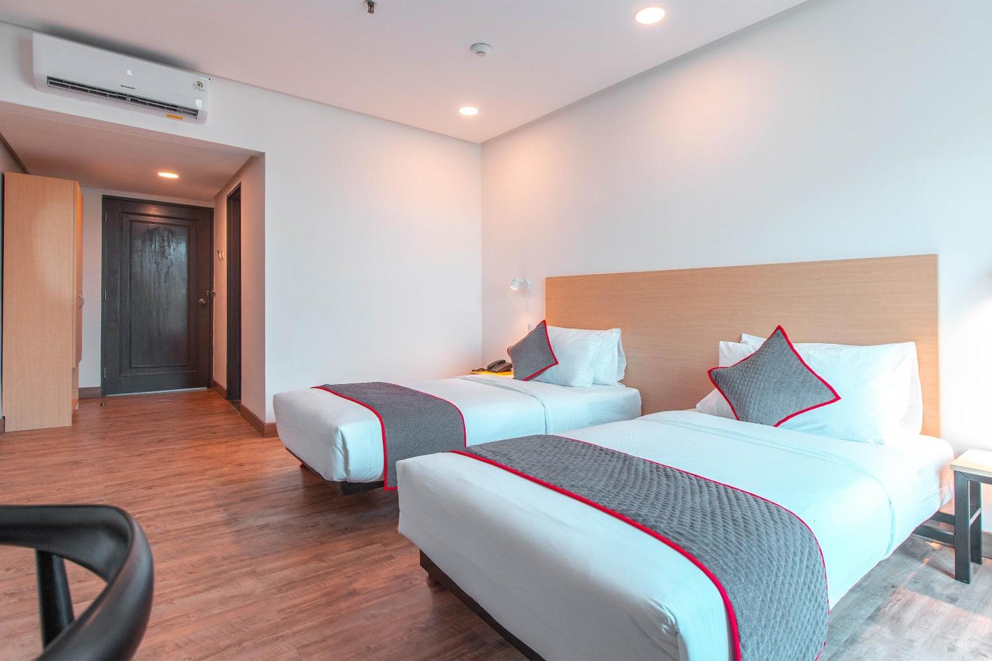 Super Oyo Townhouse 1 Hotel Salemba Jakarta Eksteriør bilde