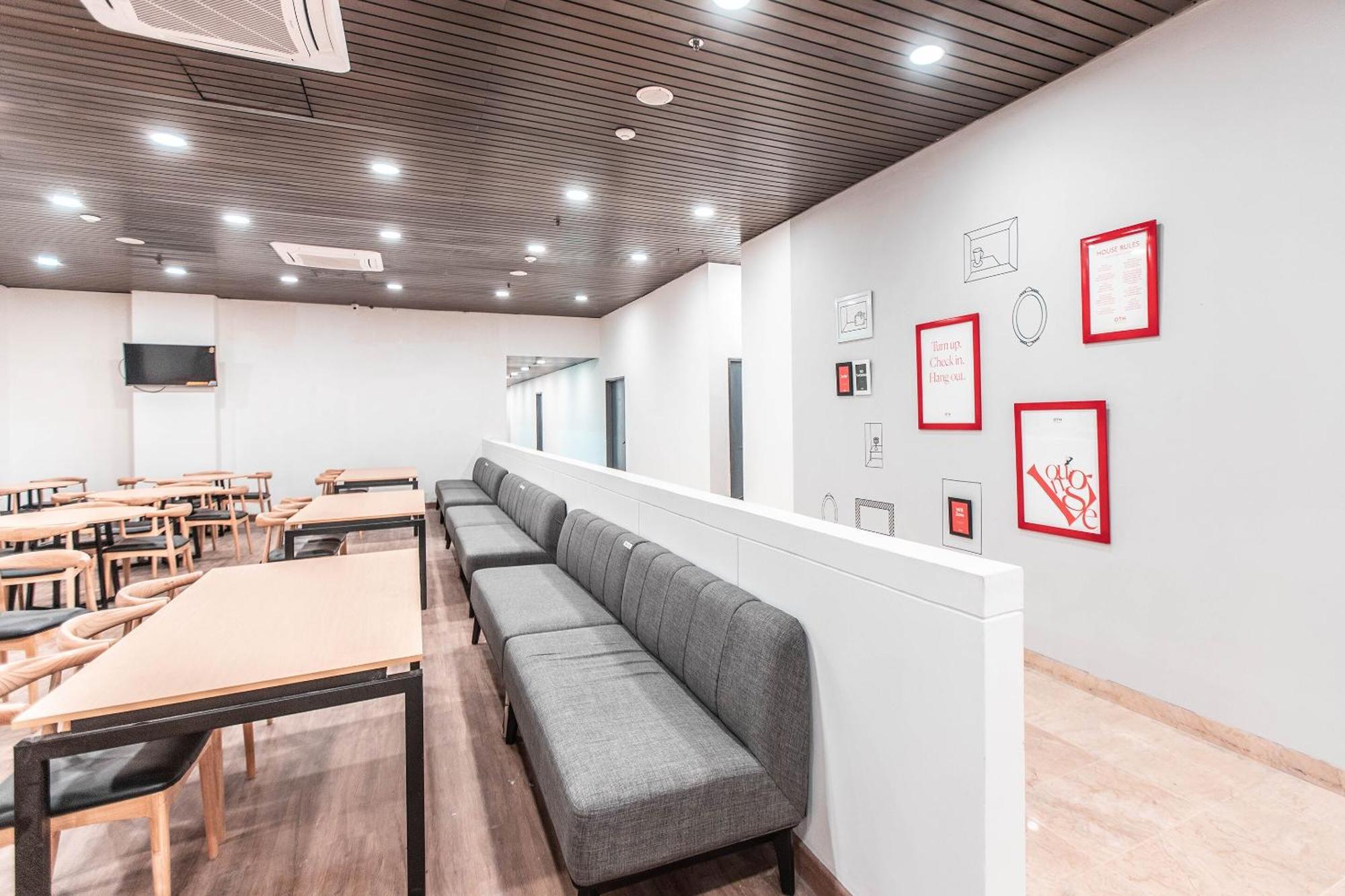 Super Oyo Townhouse 1 Hotel Salemba Jakarta Eksteriør bilde