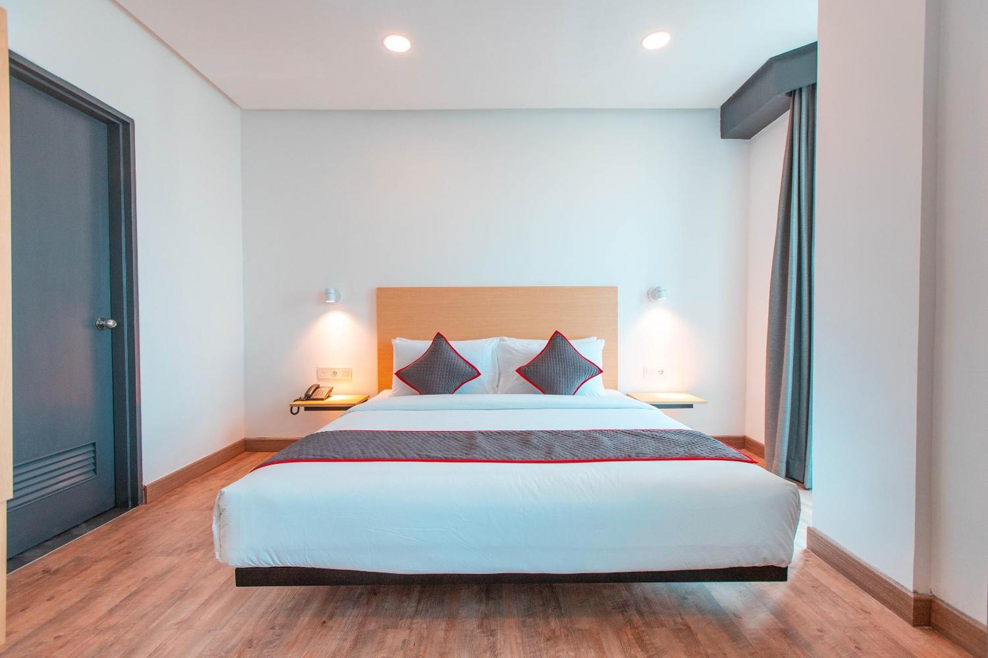 Super Oyo Townhouse 1 Hotel Salemba Jakarta Eksteriør bilde