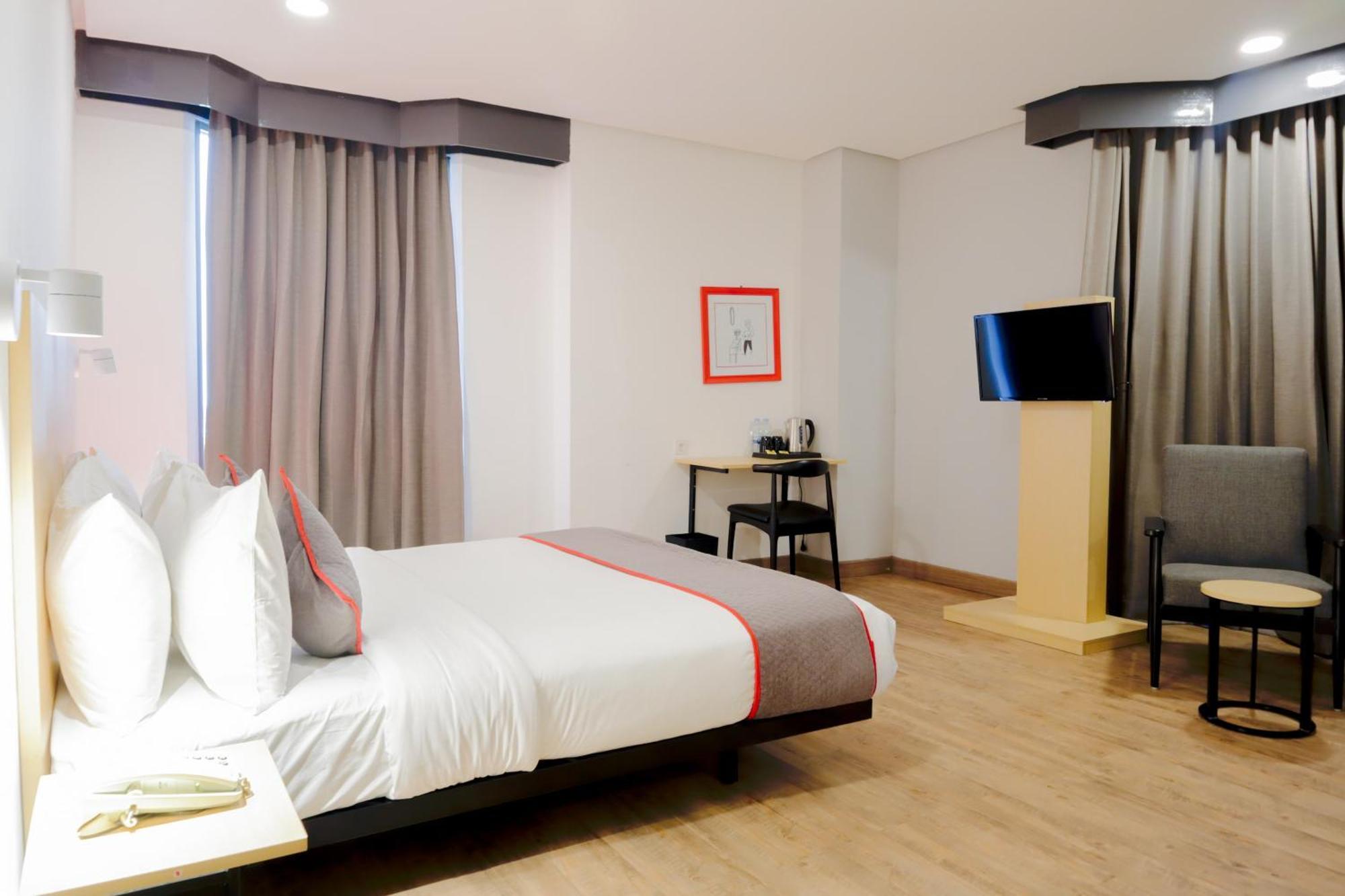 Super Oyo Townhouse 1 Hotel Salemba Jakarta Eksteriør bilde