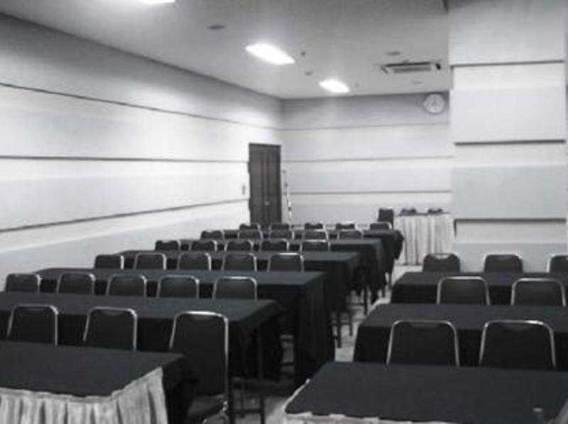 Super Oyo Townhouse 1 Hotel Salemba Jakarta Eksteriør bilde