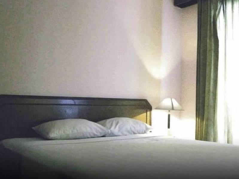 Super Oyo Townhouse 1 Hotel Salemba Jakarta Eksteriør bilde